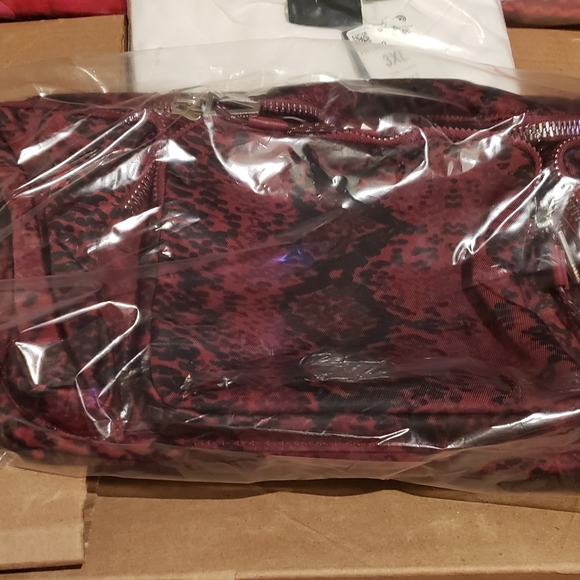 Adidas Ivy Heart ❤ Release 2-9-22 - Picture 11 of 15